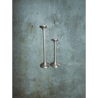 Carl Öjerstam For Ikea Sweden Pair Set Of Design Candle Holder Kägla Aluminium Brushed Industrial Art Scandinavian Decor 1990S Carl Öjerstam For Ikea Sweden Pair Set Of Design Candle Holder Kägla Aluminium Brushed Industrial Art Scandinavian Decor 1990S von ARTCONCEPTE