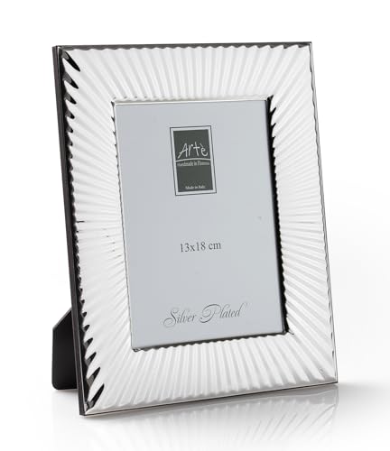 ARTÉ 13 x 18 cm Bilderrahmen, Made in Italy, elegant versilbert, Band 4 cm, versilbert anlaufgeschützt, wunderschöner Rahmen aus versilbertem Plated mit Rückseite aus Mahagoniholz E151/13 x 18 ARTÉ 13 x 18 cm Bilderrahmen, Made in Italy, elegant versilbert, Band 4 cm, versilbert anlaufgeschützt, wunderschöner Rahmen aus versilbertem Plated mit Rückseite aus Mahagoniholz E151/13 x 18 von ARTÉ