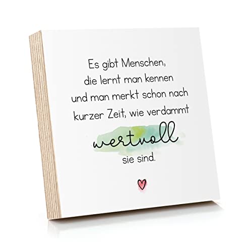 ARTFAVES® Holzbild mit Spruch - Es gibt Menschen, die lernt man kennen | Deko Geschenk zum Thema Freundschaft/Größe: 14,8 x 14,8 cm von ARTFAVES