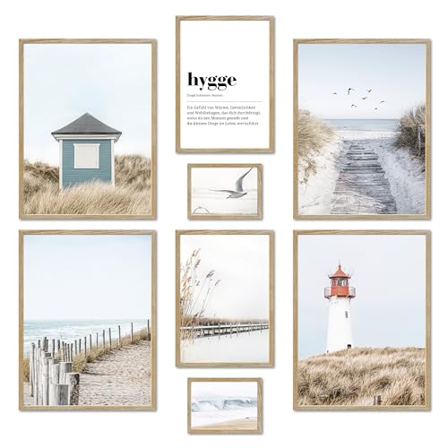 ARTFAVES® Poster Set - NORDIC DREAMS - mehrteilige Wanddeko Wohnzimmer & Schlafzimmer - 8 moderne Wandbilder Hygge, Nordsee, Meer, Strand, Dünen - mit Rahmen Eiche von ARTFAVES