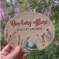 Keramikschild, Gartendeko, "Bin Kurz Offline Realität Checken", Getöpfert von ARTHummeln