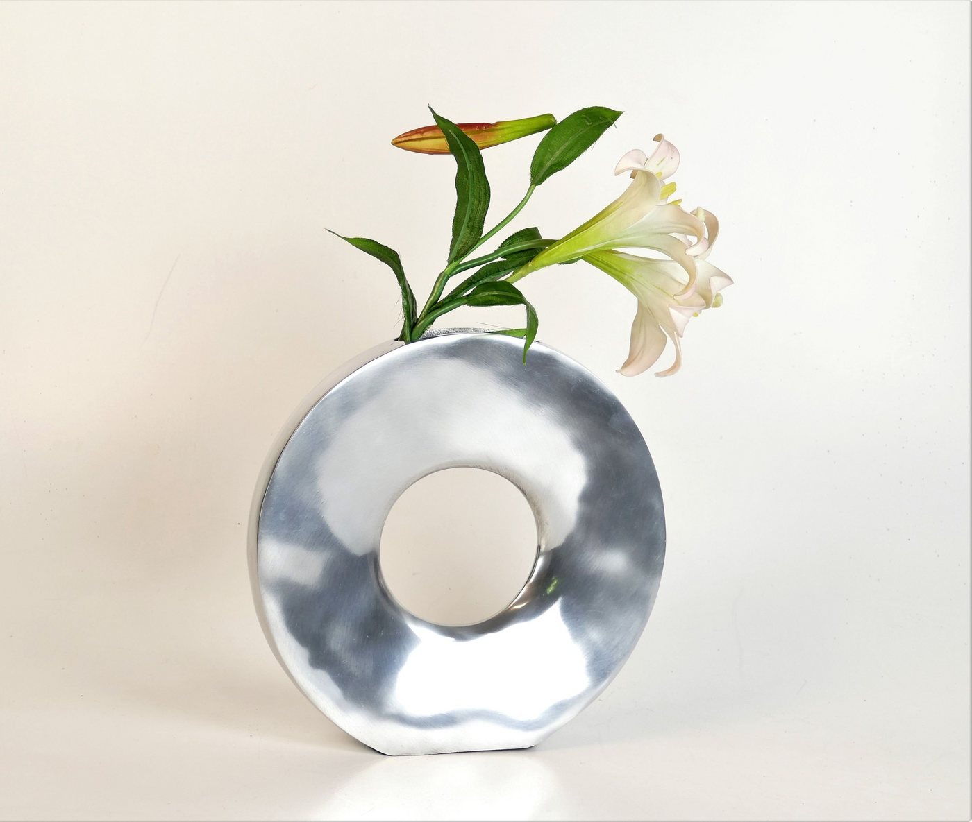 ARTRA Tischvase Aluminum Vase "Rund" (Größe: M) - Dekovase silber Tischvase (1 St) von ARTRA