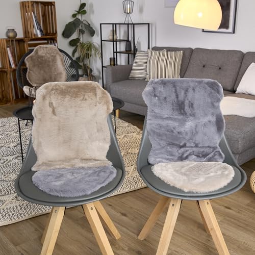Astra Hochwertiger Kunstfell Teppich flauschig - Teppich Wohnzimmer - Hochflorteppich Lammfell Schaffell Accessoire - Dekofell 2er Set grau 40 x 60 cm von Astra