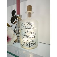Dekoflasche Mit Beleuchtung Familie Heimat Des Herzen Led Leuchtflasche Bottlelight Lichterkette Geschenk Flaschenlicht Homedeco Modern von AScreativ