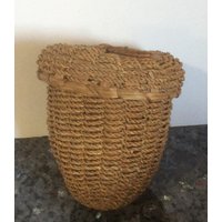 Antiker Eichel-Schnurhalter-Korb. Holz Schiene Und Süßgras von AStepInTimeVintage