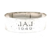 Vintage Serviettenring, Silberplättchen, Spätes Art Deco, Jaj Initialen, Leicht Planiert, Ovale Form, Tischplatte, Stilvoller Ring Vintage Serviettenring, Silberplättchen, Spätes Art Deco, Jaj Initialen, Leicht Planiert, Ovale Form, Tischplatte, Stilvoller Ring von AToasttothePast
