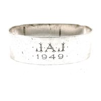 Vintage Serviettenring, Silberplättchen, Spätes Art Deco, Jaj Initialen, Leicht Planiert, Ovale Form, Tischplatte, Stilvoller Ring von AToasttothePast