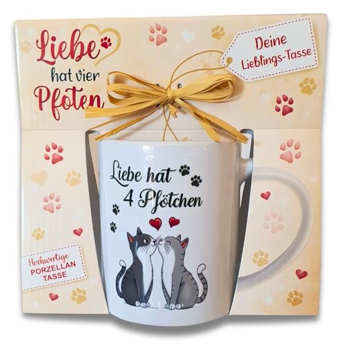 Katzen Tasse – Liebe hat vier Pfoten - 300ml Tasse mit süßen Katzenmotiven, Geschenkverpackung mit Bastschleife, perfekt für Katzenliebhaber, Kaffeetasse (Liebe hat vier Pfoten) von AV Andrea Verlag