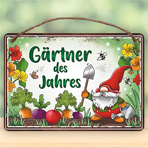 Metallschild rostfrei Blechschild mit Kordel zum Anhängen - Gärtner des Jahres - Gartenschild Schild Türschild mit lustigem Spruch im Vintage Retro Look Metallschild rostfrei Blechschild mit Kordel zum Anhängen - Gärtner des Jahres - Gartenschild Schild Türschild mit lustigem Spruch im Vintage Retro Look von AV Andrea Verlag