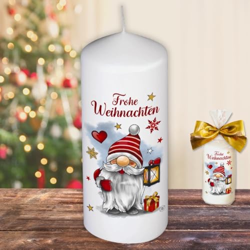 Weihnachtskerze Stumpenkerze – Frohe Weihnachten, Wichtel - Weihnachtswichtel Kerze in Geschenkverpackung mit Schleife zu Weihnachten | moderne Motive auf Tattoofolie Schiebefolie von AV Andrea Verlag