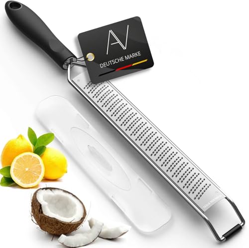 AVANA Zester Reibe aus Edelstahl mit Schutzabdeckung Käsereibe Fein Zitronenreibe Handreibe Parmesanreibe Ingwerreibe Muskatnuss Raspel Küchenreibe von AVANA