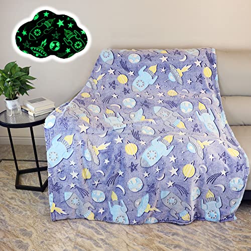 AVJWWD Kuscheldecke Kinder Decke, Grau Weltraum Decke Flanelldecke mit Sterne Monde Rakete Luftschiffe Muster, Weiche Bett-Decke Kinderdecke Sofadecke für Kinder Mädchen Jungen (A, 150x200cm) von AVJWWD