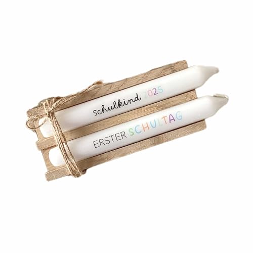AWASG Kerzen mit Spruch Schulkind 2er Set - Deko Accessoire 1. Schultag - Geschenk Einschulung Schuleinführung Schultüte - Stabkerze mit Kerzentattoo AWASG Kerzen mit Spruch Schulkind 2er Set - Deko Accessoire 1. Schultag - Geschenk Einschulung Schuleinführung Schultüte - Stabkerze mit Kerzentattoo von AWASG