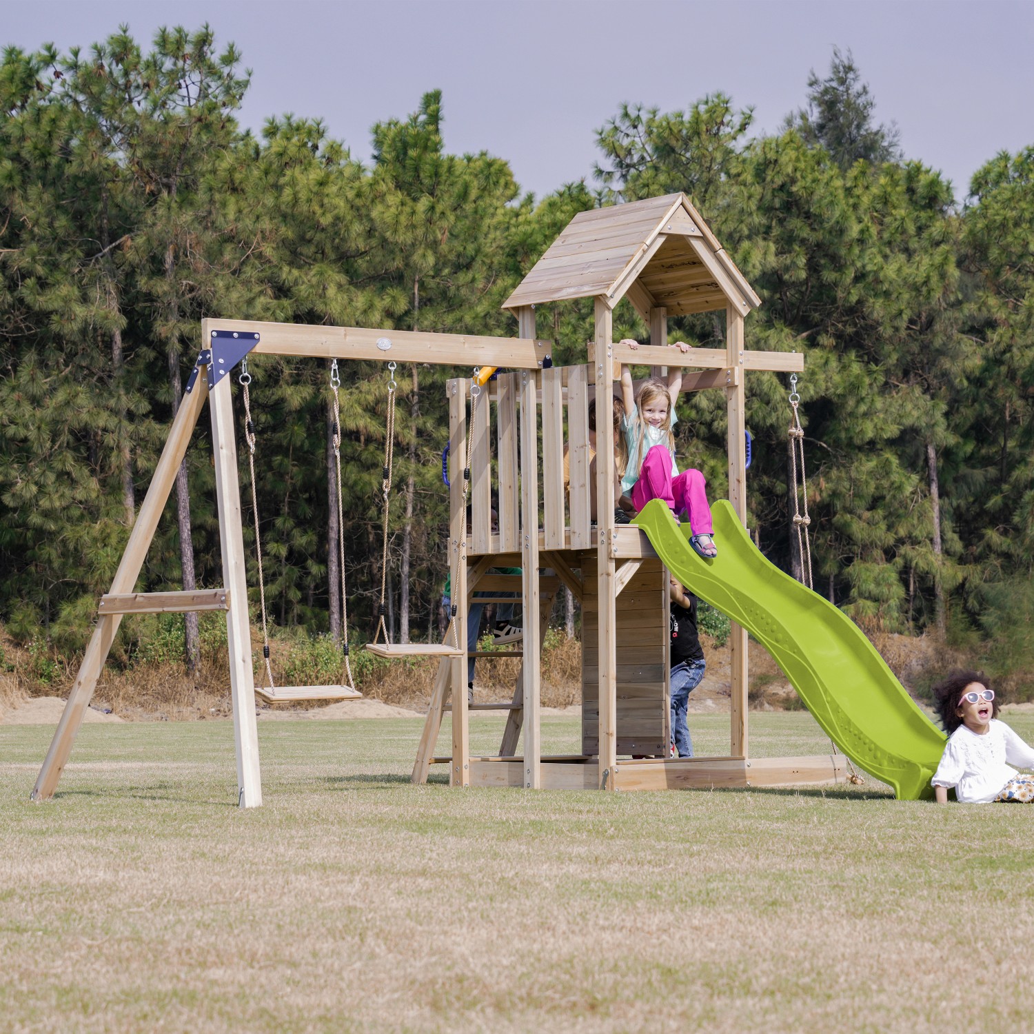 Axi Spielturm Moos mit Doppelschaukel Braun und Rutsche Hellgrün FSC® von AXI