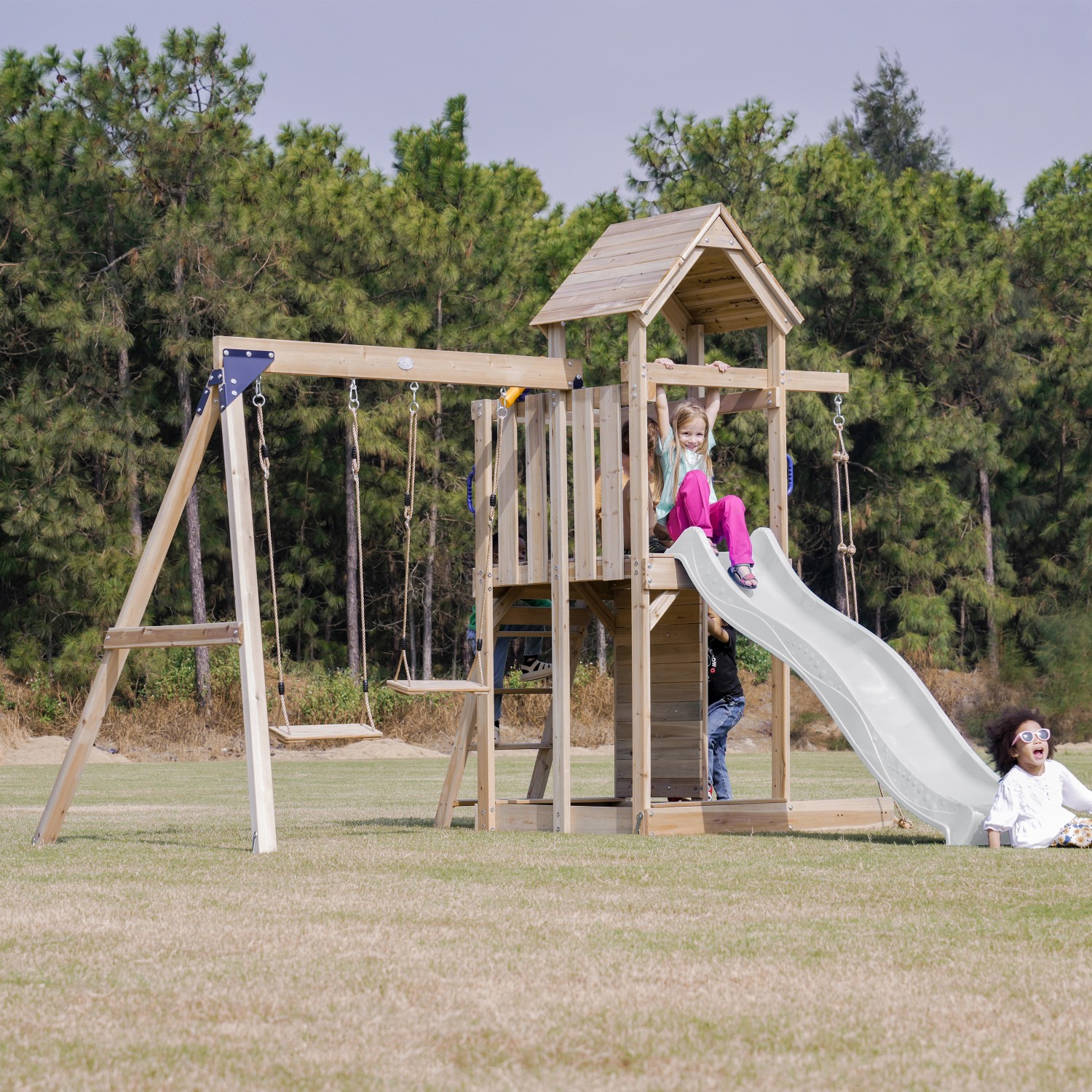 Axi Spielturm Moos mit Doppelschaukel Braun und Rutsche Weiß FSC® von AXI