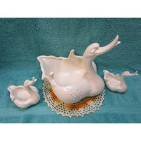 Vintage Hull Pottery Swan Planter Set Von 3 White Vase Usa Keramik Duck Gans Family Planters von AbbyClaysBackPorch
