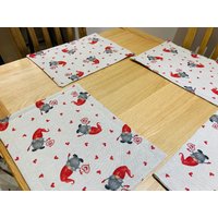 Weihnachtsstoff Wende Tischset, Gonk Tischset, Wichtel Weihnachten, Schneemann, Zuckerstangen von Ableyshandmadegifts