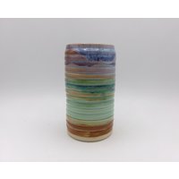 Handgemachter Keramik Reisebecher - Lila/Blau Grün Braun | Bumpy von AbraKarbinCeramics