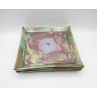 Set Von 4 Handgemachten Keramiktellern - Nesting Squares Lila/Pink/Blau/Grün/Gelb von AbraKarbinCeramics