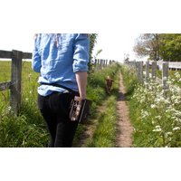 Hundetraining Leckerli Beutel | Kordelzug Hundetasche Trainingshilfe Taille/Über Schulter Braun Absurdes Design von AbsurdDesign