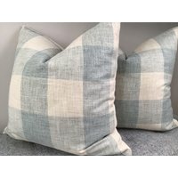 Büffel "Check Please" Leinen Kissenbezüge in Zartem Aqua | Lagune Und Off White Büffel "Check Please" Leinen Kissenbezüge in Zartem Aqua | Lagune Und Off White von AccentMarks