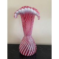 Fenton Vintage Cranberry Opalescent Glas Spirale Swirl 11 3/4" Große Flöte Vase von AccentsAntiquesMore