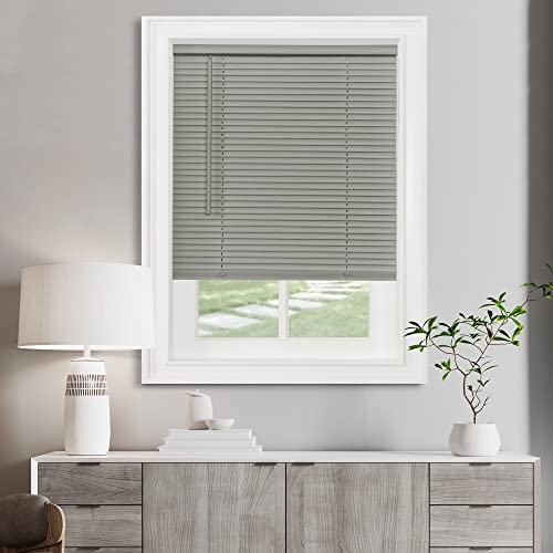 Achim Home Decor Mini-Rollo mit kabelloser Lichtfilterung, 61 cm Breite, 162 cm Länge, 2,5 cm Lamellengröße, Grau – schnurlose GII Morningstar horizontale Fensterrollos für den Innenbereich Achim Home Decor Mini-Rollo mit kabelloser Lichtfilterung, 61 cm Breite, 162 cm Länge, 2,5 cm Lamellengröße, Grau – schnurlose GII Morningstar horizontale Fensterrollos für den Innenbereich von Achim Home Furnishings