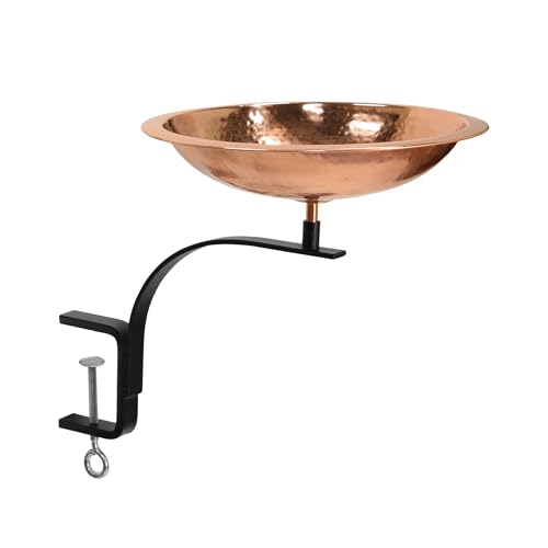 Vogeltränke aus gehämmertem Kupfer mit Randschienenhalterung von Achla Designs