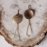 Dieses Handgefertigte Stück Aus Messing Handgewebtes Teesieb Kombiniert Stil Und Funktionalität Garantiert Jedes Mal Eine Herrliche Infusion Dieses Handgefertigte Stück Aus Messing Handgewebtes Teesieb Kombiniert Stil Und Funktionalität Garantiert Jedes Mal Eine Herrliche Infusion von AcmePerfectHome