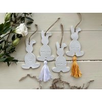 Personalisierte Clay Bunny Kaninchen Dekorationen - Alle Handgefertigt Und Geprägt Mit Quaste Ideal Für Ostern/Valentinstag Oder Ein Neues Baby Personalisierte Clay Bunny Kaninchen Dekorationen - Alle Handgefertigt Und Geprägt Mit Quaste Ideal Für Ostern/Valentinstag Oder Ein Neues Baby von AcornStationery