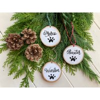 Personalisierte Haustier Naturholz Scheibe Weihnachtsdekorationen - Handgeschrieben von AcornStationery