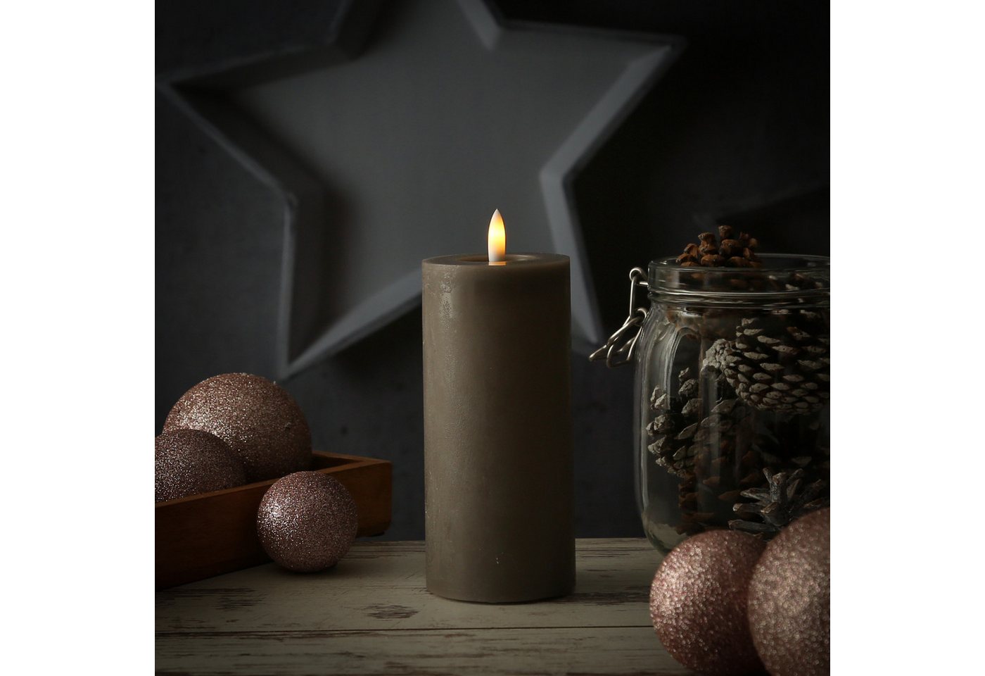 Adilina LED-Kerze LINA Rustik Optik Echtwachskerze flackernd Timer H: 15cm D: 7cm grau von Adilina