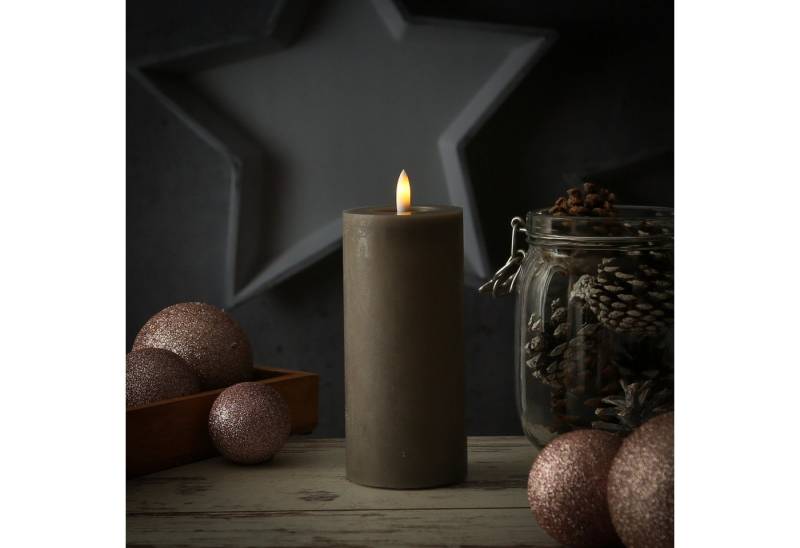 Adilina LED-Kerze LINA Rustik Optik Echtwachskerze flackernd Timer H: 15cm D: 7cm grau Adilina LED-Kerze LINA Rustik Optik Echtwachskerze flackernd Timer H: 15cm D: 7cm grau von Adilina