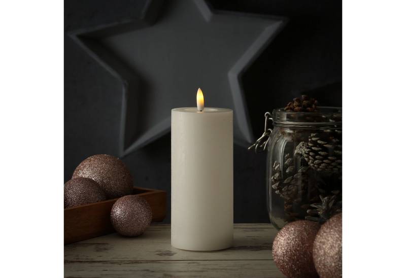 Adilina LED-Kerze LINA Rustik Optik Echtwachskerze flackernd Timer H: 15cm D: 7cm weiß Adilina LED-Kerze LINA Rustik Optik Echtwachskerze flackernd Timer H: 15cm D: 7cm weiß von Adilina