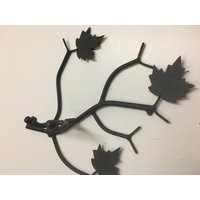 Astförmiger Single-Gitarrenhalter Mit Ahornblättern. Gitarrenständer, Musikinstrumentenständer Astförmiger Single-Gitarrenhalter Mit Ahornblättern. Gitarrenständer, Musikinstrumentenständer von Adironstix