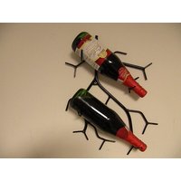 Dieser Weinflaschenhalter Aus Metall Bietet Platz Für 2 Weinflaschen von Adironstix