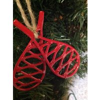 Schneeschuhe Christbaumkugel. Die Christbaumkugel Ist Etwa 4 Zoll Lang Eine Kommen Als Ein Paar Schuhe Bereit Auf Ihrem Baum Zu Hängen von Adironstix