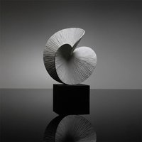 Designer Abstract Sculpture - High-End Contemporary Art Object For Elegant Home Styling von AdisaHome