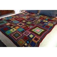 Hand Gehäkelte Oma Quadrat Decke Mehrfarbige Queen Size Tagesdecke Babette Decke von AdkCabinFeverCrafts