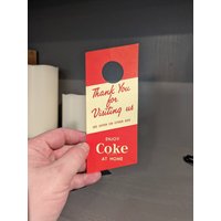 Genießen Sie Coke Coca-Cola Tankstelle Flaschen Topper - Old & Original Flaschenaufhänger Nos New Stock von AdvertisingCollector