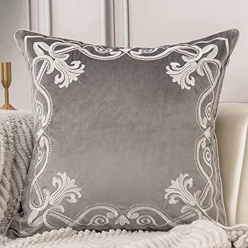 Aeckself 50,8 x 50,8 cm europäischer Dekokissen Zierkissen Kissenbezug, luxuriöser Samt, dekorativ, Bestickt, Blumenmuster, für Sofa, Stuhl, Schlafzimmer, Wohnzimmer, Grau und Weiß Aeckself 50,8 x 50,8 cm europäischer Dekokissen Zierkissen Kissenbezug, luxuriöser Samt, dekorativ, Bestickt, Blumenmuster, für Sofa, Stuhl, Schlafzimmer, Wohnzimmer, Grau und Weiß von Aeckself