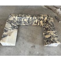 Hand Geschnitzte Calacatta Viola Marmor Kaminsims von Aegeanmarble