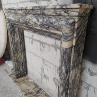 Hand Geschnitzte Calacatta Viola Marmor Kaminsims von Aegeanmarble