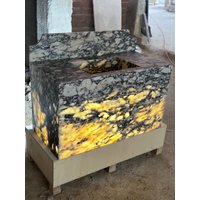 Handgefertigtes Waschbecken Aus Calacatta Viola-Marmor Benutzerdefiniertes Arbeitsplattenbecken, 48 "Breit Handgefertigtes Waschbecken Aus Calacatta Viola-Marmor Benutzerdefiniertes Arbeitsplattenbecken, 48 "Breit von Aegeanmarble