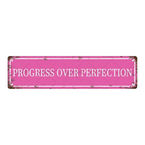 Fortschritt über Perfektion Sentences Vintage Metallblech Straßenschild Bar Cafe Garage Höhle Zuhause Zimmer Wand Badezimmer Bauernhaus Garten Veranda Terrasse Dekor 40,6 x 10,2 cm Fortschritt über Perfektion Sentences Vintage Metallblech Straßenschild Bar Cafe Garage Höhle Zuhause Zimmer Wand Badezimmer Bauernhaus Garten Veranda Terrasse Dekor 40,6 x 10,2 cm von Aeontinity