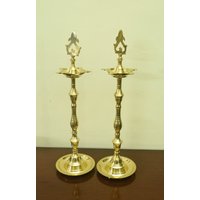 Öllampe/Diya - Handgefertigtes & Traditionell Gestaltetes Messing Diya- Set Von 2 Stück von AestheticTangerine