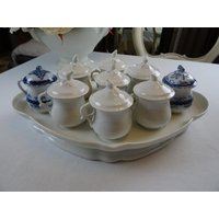 10Er Set Creampots Tablett 2 Stück Blau 7 Weiss Abplatzer Bisquitporzellan Frankreich von AetBBrocante