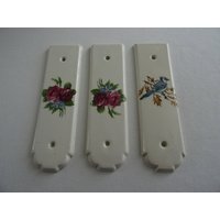 Türbeschläge Porzellan Bohrungen Vogel Blumen Frankreich Vintage Verzierungen Türbeschläge Porzellan Bohrungen Vogel Blumen Frankreich Vintage Verzierungen von AetBBrocante