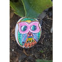 Handbemalter Eulen-Felsen-Magnet Bunte Steinkunst von AffinityStones