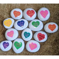 Handgemalte Conversation Heart Rocks Herz-Magnete Zum Valentinstag Handgemalte Conversation Heart Rocks Herz-Magnete Zum Valentinstag von AffinityStones